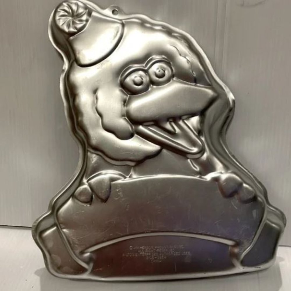 Wilton Big Bird Cake Pan 2105-3654 /Jim Henson aluminum cake pan Vintage u